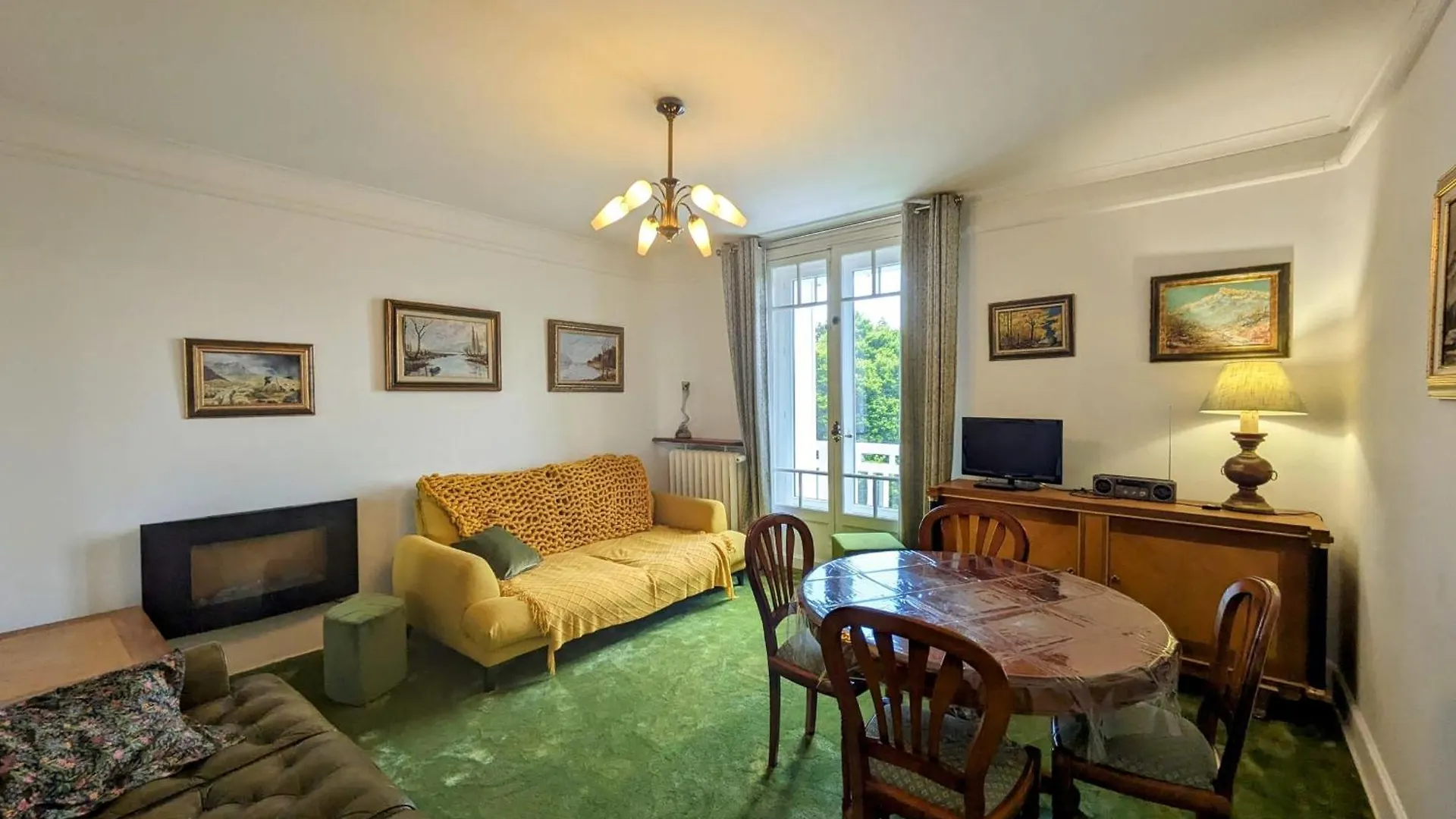 Studio Au Grand Hotel Du Revard Un Voyage Dans Le Temps Pugny-Chatenod